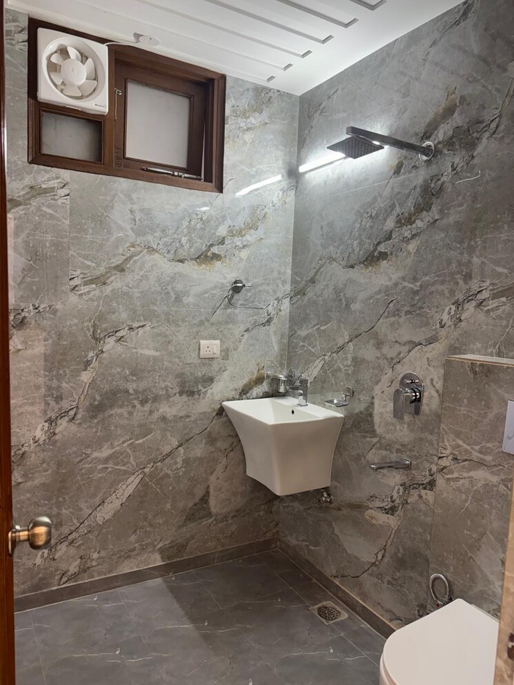 Bathroom, saket 3 Bedroom 2200 Sq.Ft. Apartment In Saket Delhi 9048400