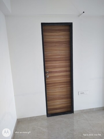 Room in 3 BHK Apartment at Thapar Suburbia, Chembur – for Rent