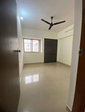 Room in 3 BHK Apartment at Runwal Garden City, Balkum Pada – for Sale