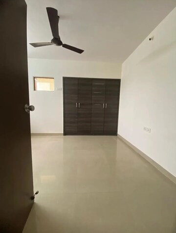 Room in 3 BHK Apartment at Runwal Garden City, Balkum Pada – for Sale