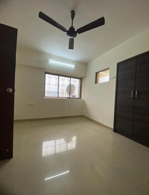 Room in 3 BHK Apartment at Runwal Garden City, Balkum Pada – for Sale