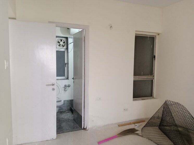 Room, siddhanchal-chs 2.5 Bedroom 1100 Sq.Ft. Apartment In Pawar Nagar Thane 9048485