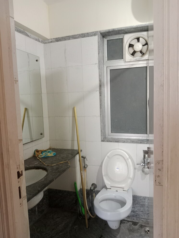 Bathroom, siddhanchal-chs 2.5 Bedroom 1100 Sq.Ft. Apartment In Pawar Nagar Thane 9048485