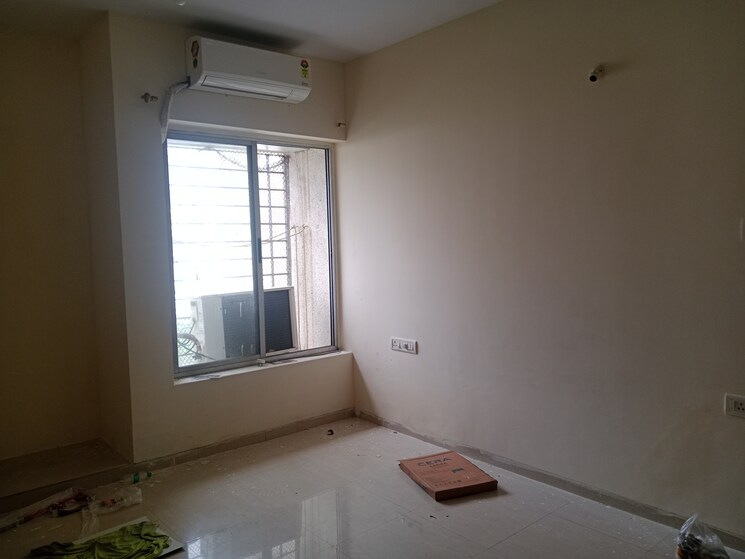 Room, siddhanchal-chs 2.5 Bedroom 1100 Sq.Ft. Apartment In Pawar Nagar Thane 9048485