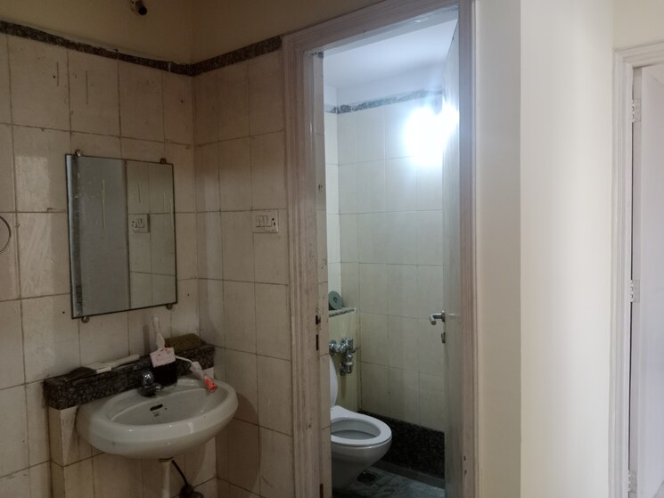 Bathroom, siddhanchal-chs 2.5 Bedroom 1100 Sq.Ft. Apartment In Pawar Nagar Thane 9048485