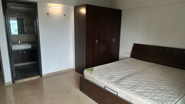 Room in 3 BHK Apartment at Lilian Heights, Bandra West – for Rent