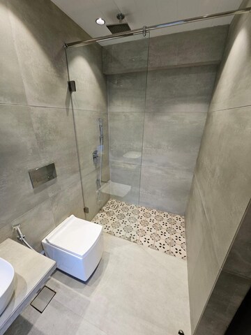 Bathroom in 4 BHK Apartment at Pebbles Marina, Santacruz West – for Rent