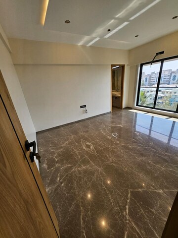 Room in 4 BHK Apartment at Pebbles Marina, Santacruz West – for Rent