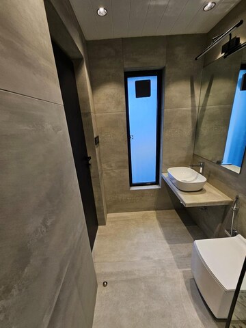 Attached Bathroom in 4 BHK Apartment at Pebbles Marina, Santacruz West – for Rent