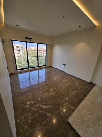 Room in 4 BHK Apartment at Pebbles Marina, Santacruz West – for Rent