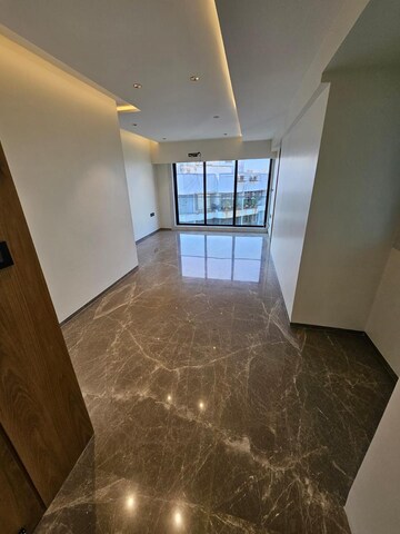 Room in 4 BHK Apartment at Pebbles Marina, Santacruz West – for Rent