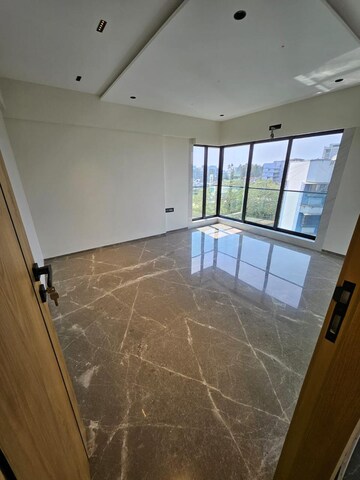 Room in 4 BHK Apartment at Pebbles Marina, Santacruz West – for Rent