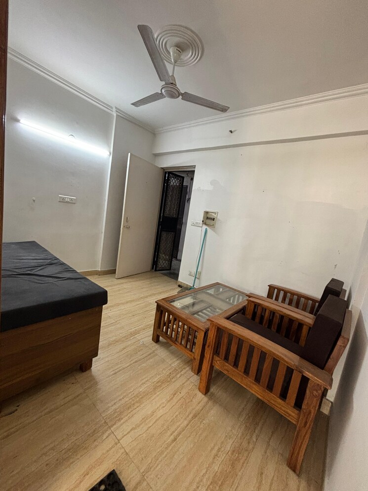 Living Room, dlf-one-midtown 1 RK 405 Sq.Ft. Apartment In Moti Nagar Delhi 9048539