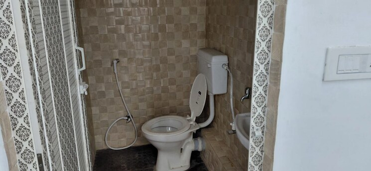 Bathroom, diamond-chambers Commercial Office Space 1200 Sq.Ft. In Chowringhee Kolkata 9048605
