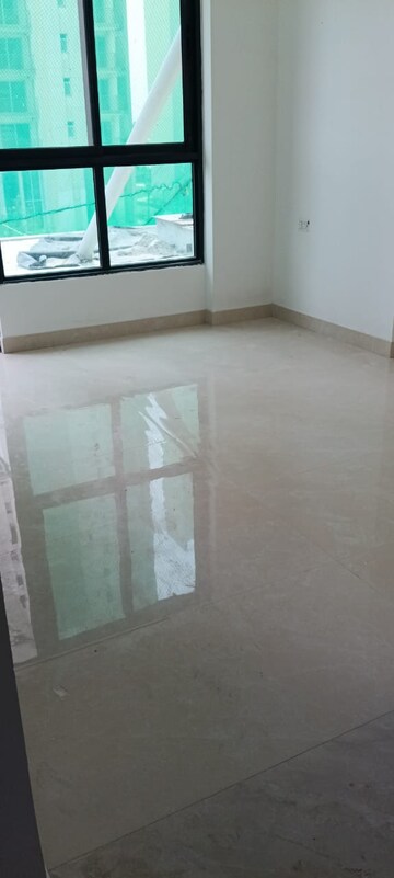 Room in 4 BHK Apartment at Prateek Canary, Sector 150 – for Sale