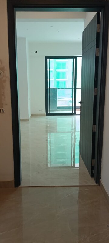 Room in 4 BHK Apartment at Prateek Canary, Sector 150 – for Sale
