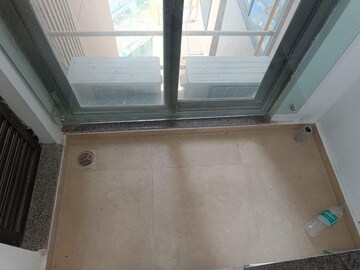 Room in 3 BHK Apartment at Kanakia Silicon Valley, Powai – for Rent