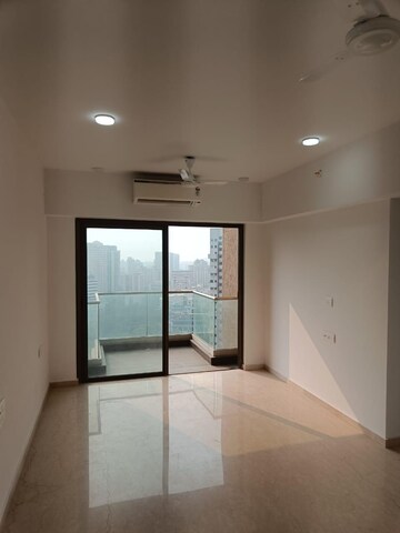 Room in 3 BHK Apartment at Kanakia Silicon Valley, Powai – for Rent