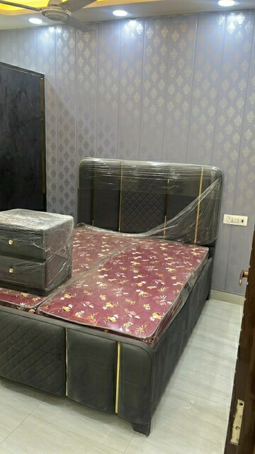 Bedroom in 2.5 BHK Builder Floor at Mansarover Garden – for Sale