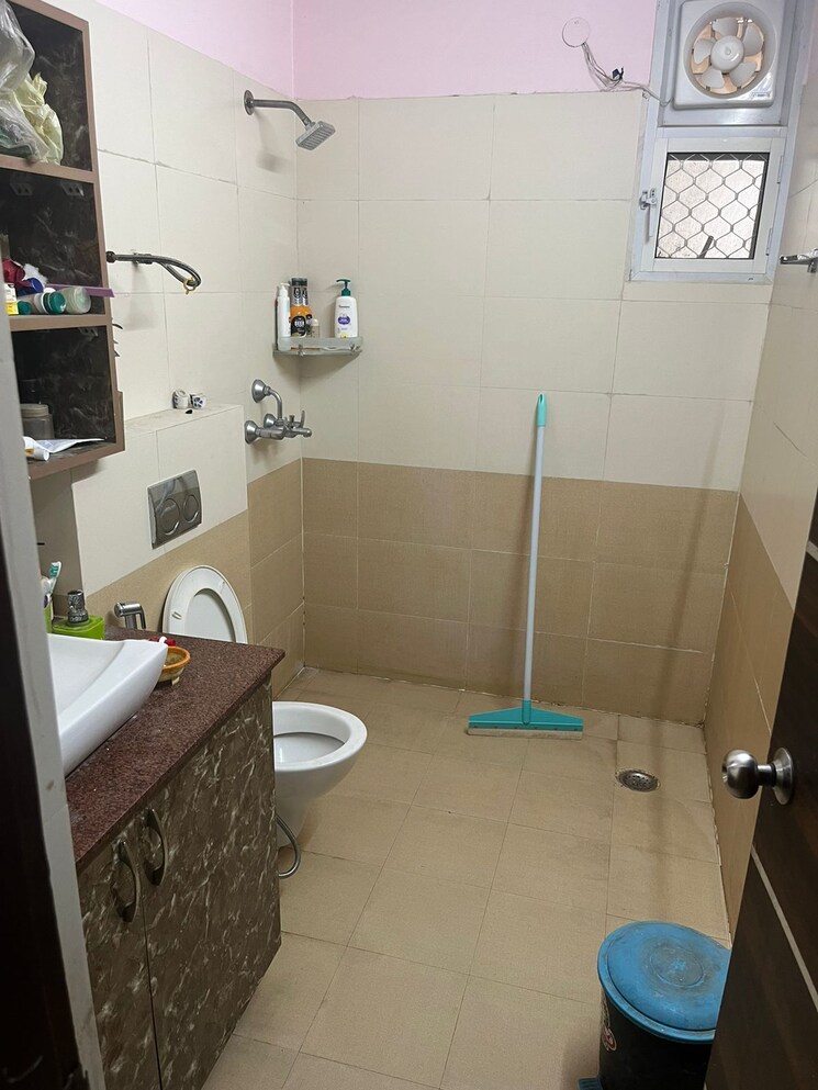 Bathroom, jm-florance 2.5 Bedroom 1241 Sq.Ft. Apartment In Tech Zone 4 Greater Noida Greater Noida 9048742
