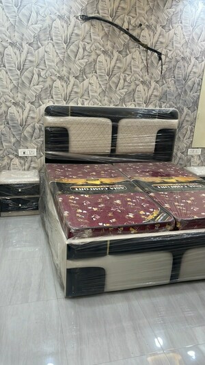 Bedroom in 2.5 BHK Builder Floor at Mansarover Garden – for Sale