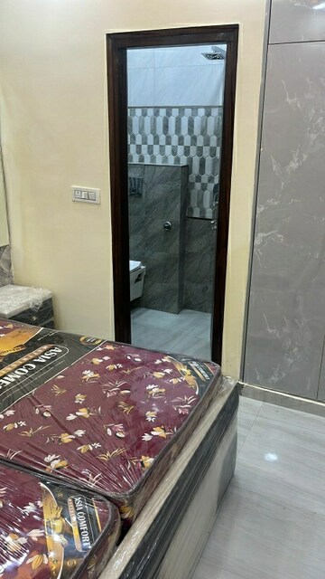 Bedroom in 2.5 BHK Builder Floor at Mansarover Garden – for Sale