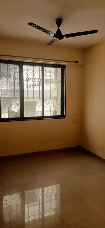 Room in 2 BHK Apartment at Lodha Paradise, Majiwada – for Rent