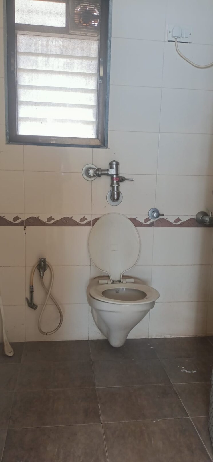 Bathroom, lodha-paradise 2 Bedroom 850 Sq.Ft. Apartment In Majiwada Thane 9048825