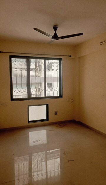 Room in 2 BHK Apartment at Lodha Paradise, Majiwada – for Rent