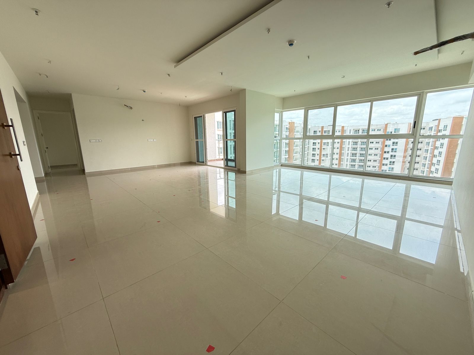 4 BHK + Servant Room Apartment For Sale in K Raheja Vivarea Bangalore