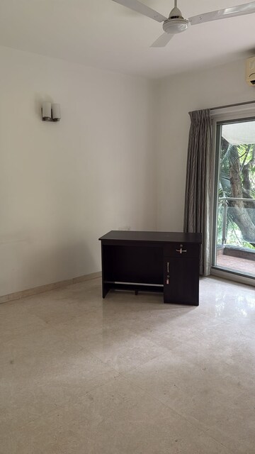 Room in 3 BHK Apartment at Sterling Navorjeet, Ashok Nagar – for Rent
