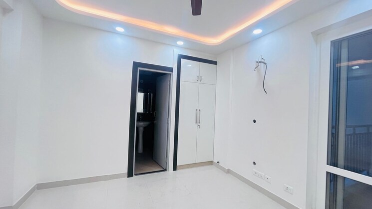 Room, sector 19 dwarka 3 Bedroom 2000 Sq.Ft. Apartment In Sector 19 Dwarka Delhi 9048876