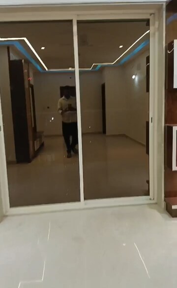 Bathroom in 3 BHK Apartment at Aurobindo Kohinoor, Serilingampally – for Rent