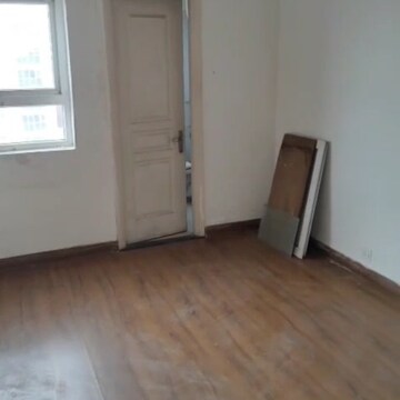 Room in 3 BHK Apartment at BPTP The Resort, Mortzapur – for Rent