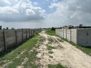  Plot – Exterior View View at Itaunja - for Sale