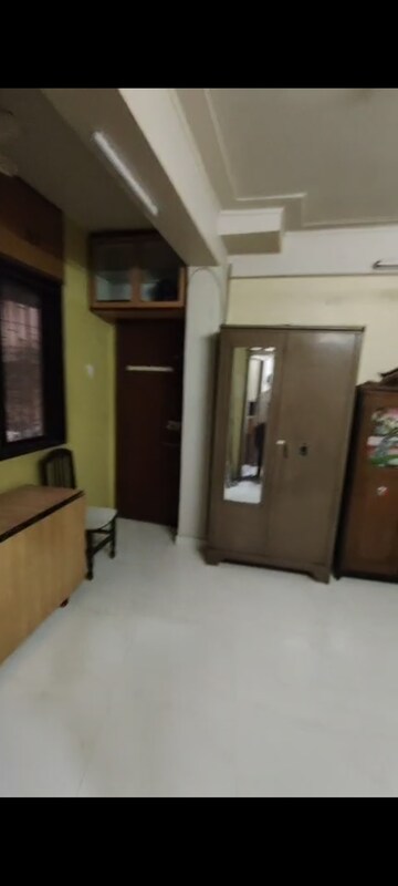 Room in 1 BHK Apartment at Viman Darshan CHS, Andheri East – for Rent