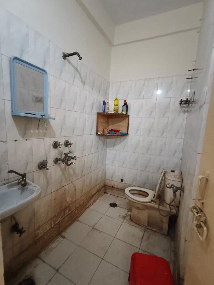 Bathroom, vaishali sector 6 1 Bedroom 530 Sq.Ft. Builder Floor In Vaishali Sector 6 Ghaziabad 9049078