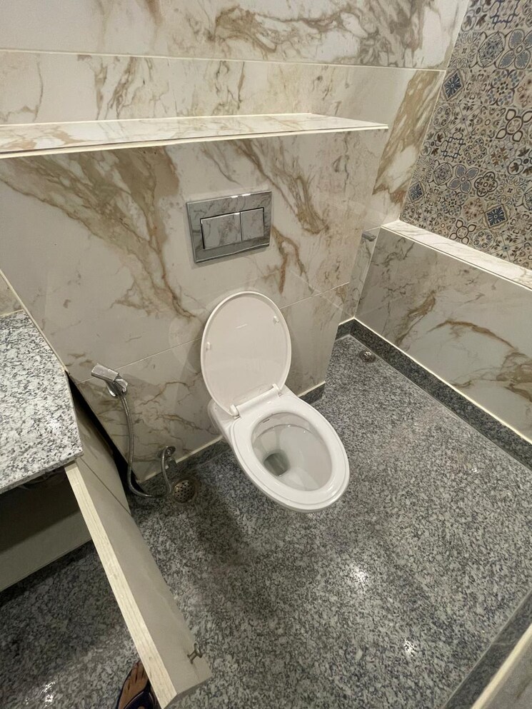 Bathroom, kalkaji 3 Bedroom 1900 Sq.Ft. Builder Floor In Kalkaji Delhi 9049133