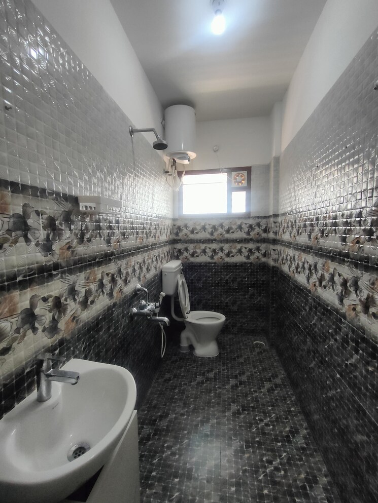 Bathroom, hsr layout 2 Bedroom 1000 Sq.Ft. Builder Floor In Hsr Layout Bangalore 9049117