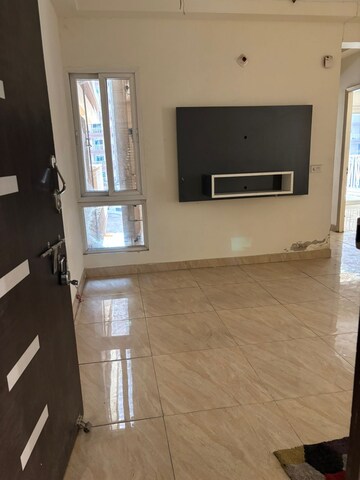 Room in 2 BHK Apartment at Gaur City 7th Avenue, Sector 4 Greater Noida – for Sale