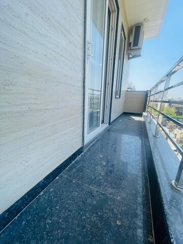 Balcony in 2 BHK Builder Floor at SS Mayfield Gardens, Sector 51 – for Rent