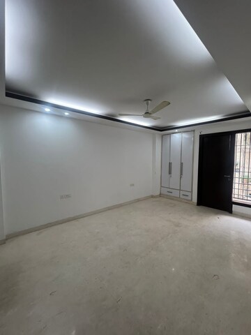 Room in 3 BHK Builder Floor at Greater Kailash I – for Rent