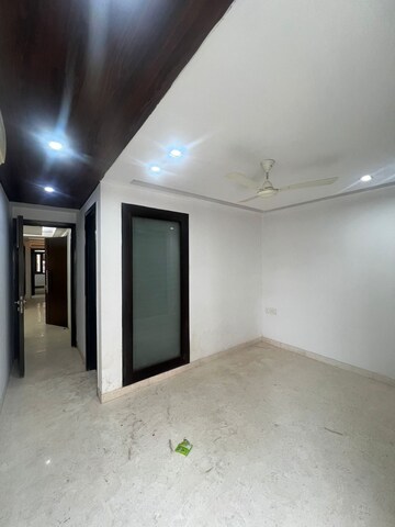 Room in 3 BHK Builder Floor at Greater Kailash I – for Rent