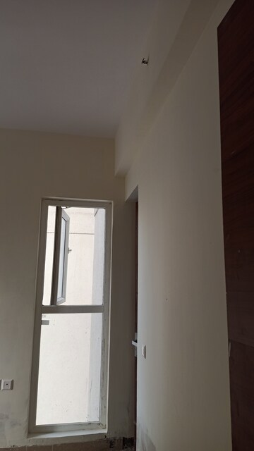 Room in 3 BHK Apartment at Sikka Kimantra Greens, Sector 79 – for Rent