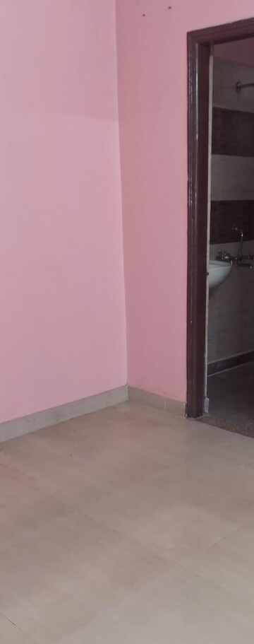 Room in 2 BHK Builder Floor at Vaishali Sector 6 – for Rent