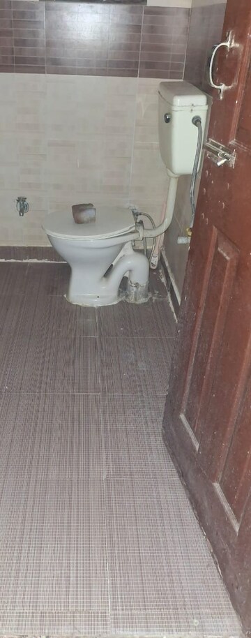 Bathroom in 2 BHK Builder Floor at Vaishali Sector 6 – for Rent