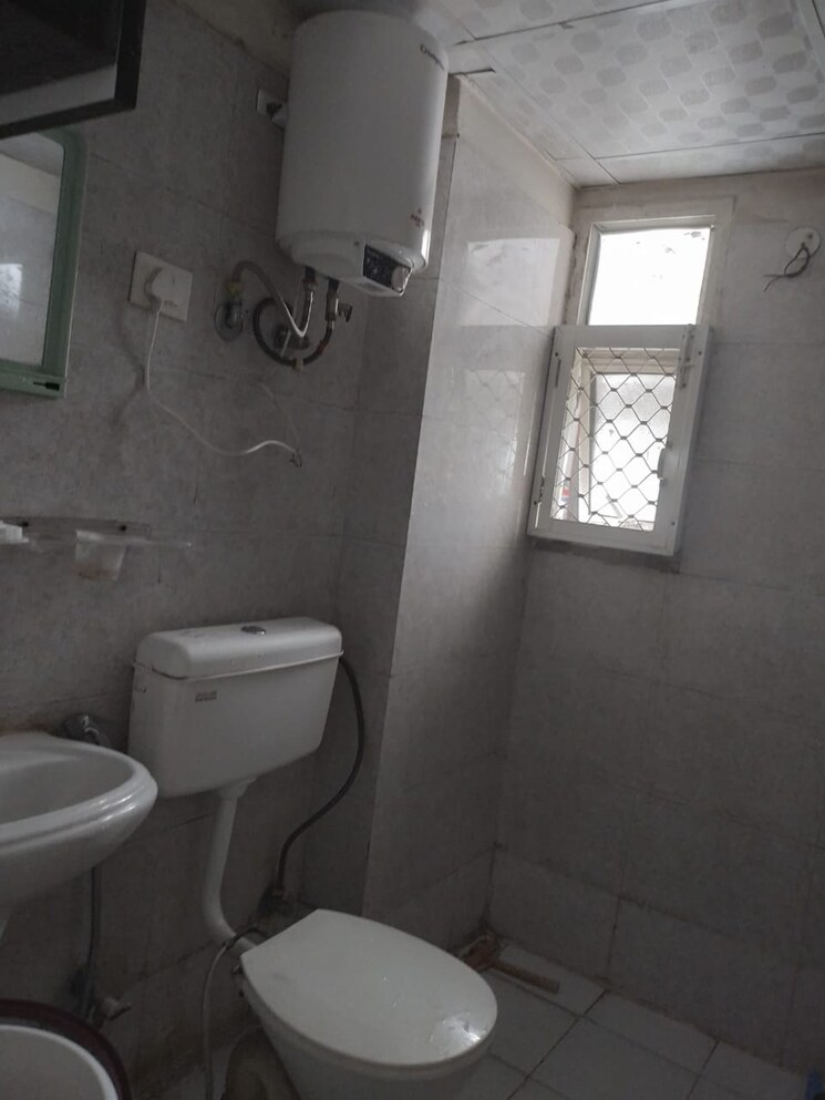 Bathroom, panchsheel-greens-ii 2 Bedroom 1060 Sq.Ft. Apartment In Sector 16 Greater Noida Greater Noida 9049293