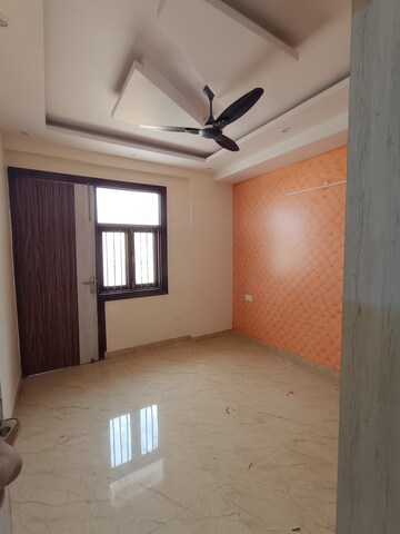 Room in 2 BHK Builder Floor at Dilshad Garden – for Sale