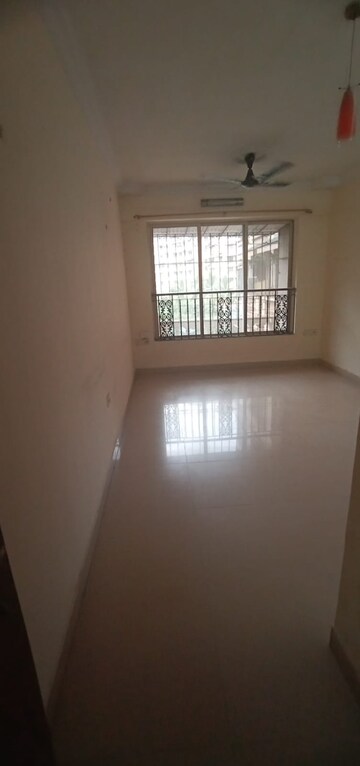 Room in 2 BHK Apartment at Dosti Group Acres, Wadala East – for Sale