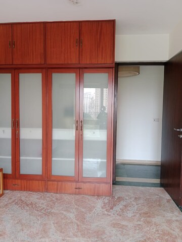 Room in 4 BHK Apartment at Hiranandani Gardens Octavius, Powai – for Rent